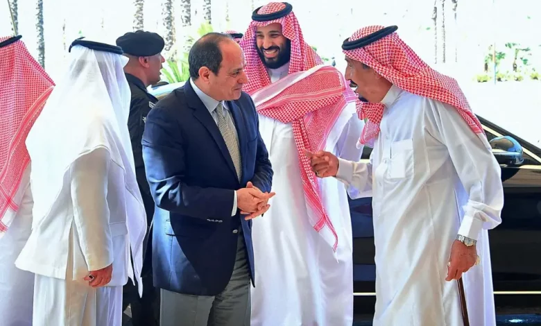 السعودية ومصر: بين طموح النفوذ الإقليمي والخشية من الانفجار المجتمعي