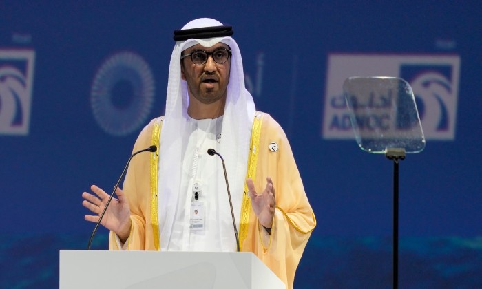 فاينانشال تايمز: تناقض صارخ باستضافة الإمارات مؤتمر " COP28"