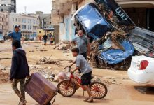 الغارديان: أمراء الحرب في ليبيا يستخدمون الاستجابة للكوارث لبسط السيطرة
