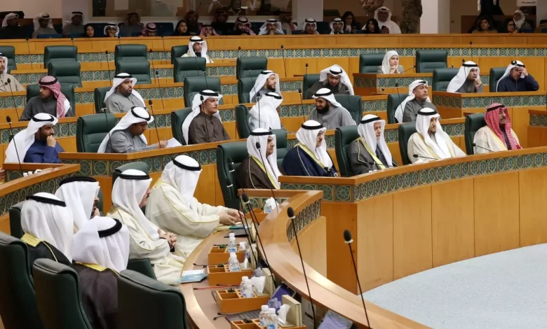 مخاوف على مصير النظام السياسي شبه الديمقراطي الوحيد في الخليج