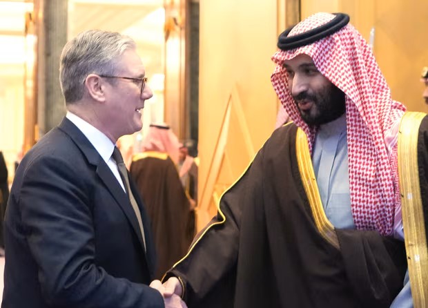 الغارديان: استياء واسع من استعداد بريطانيا لتوقيع اتفاقية تجارية "خالية من القيم" مع دول الخليج