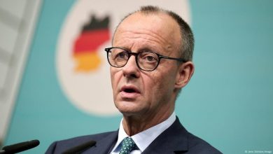 ميرز يضغط لإرجاع اللاجئين السوريين — الواقع أكثر تعقيدًا مما يراه اليمين