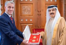 تكريم بحريني لسفير بريطانيا يثير اتهامات بتجاوز القواعد وتلميع سجل المنامة الحقوقي