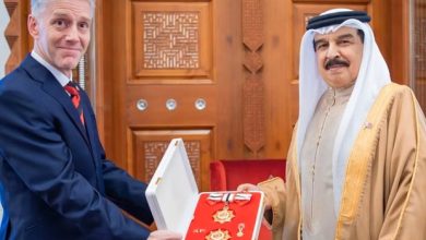 تكريم بحريني لسفير بريطانيا يثير اتهامات بتجاوز القواعد وتلميع سجل المنامة الحقوقي