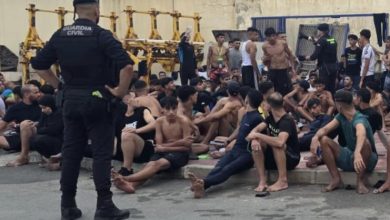 الغارديان: توظيف اليمين الأوروبي لأزمة سبتة يهدد بتكرارها