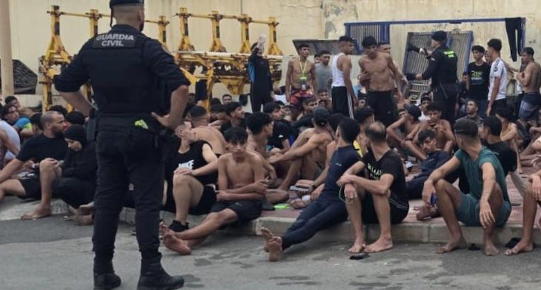 الغارديان: توظيف اليمين الأوروبي لأزمة سبتة يهدد بتكرارها
